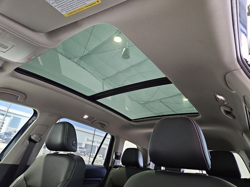 Used 2023 Volkswagen Atlas SE w/ Panoramic Sunroof Package image 14