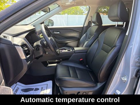 Used 2025 Nissan Rogue SL AWD/4WD image 11