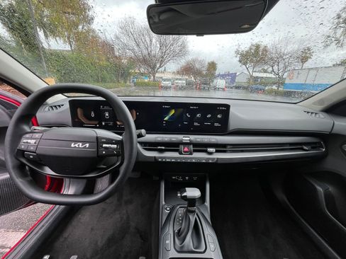 Used 2025 Kia K4 LXS image 33