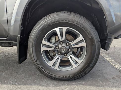 Used 2017 Toyota Tacoma TRD Sport image 11