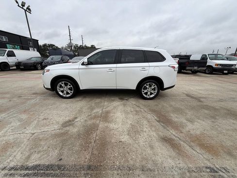 Used 2015 Mitsubishi Outlander SE image 27
