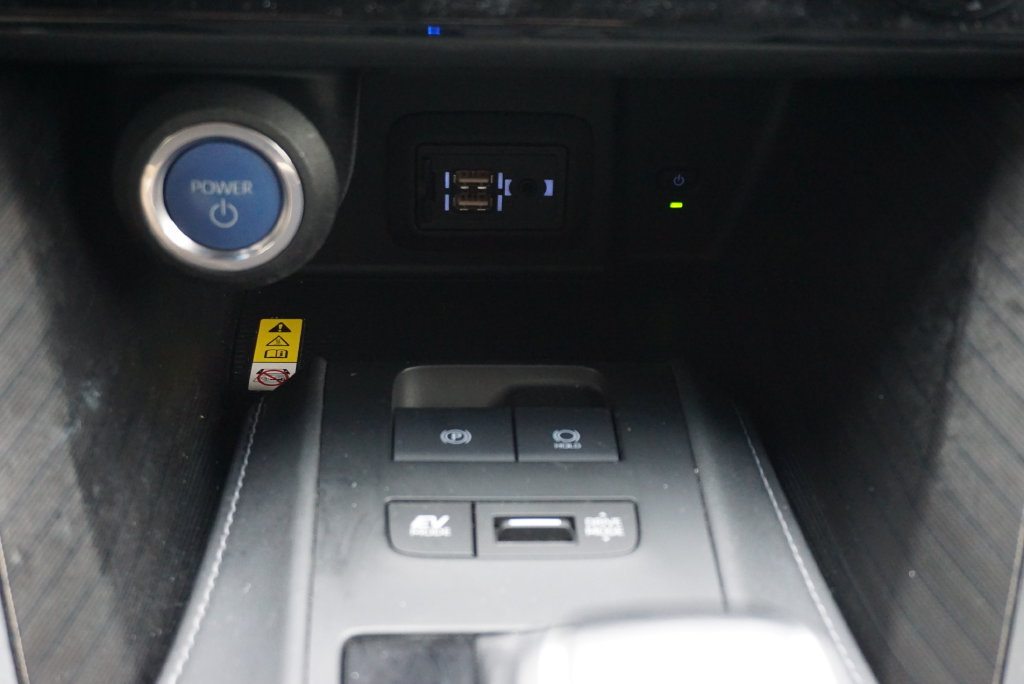 Used 2022 Toyota Venza XLE AWD/4WD image 23
