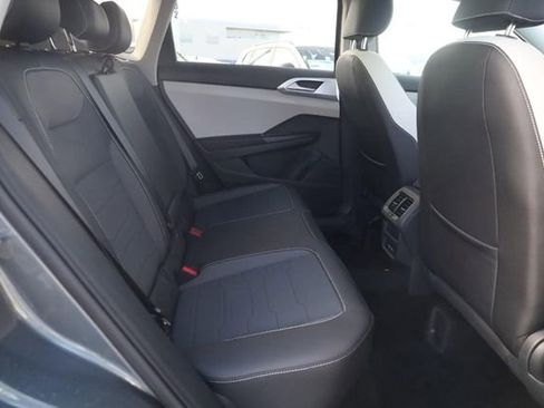 New 2026 Volkswagen Taos SE image 20