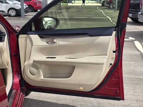 Used 2013 Lexus ES 350 w/ Luxury Pkg image 8