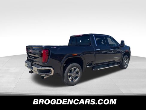 New 2026 GMC Sierra 2500 SLT AWD/4WD image 3