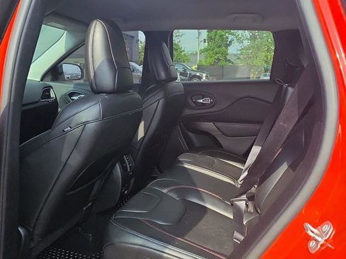 Used 2021 Jeep Cherokee Trailhawk w/ Comfort & Convenience Group AWD/4WD image 10