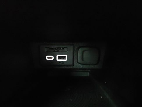 Used 2023 Chevrolet Bolt EUV LT image 36