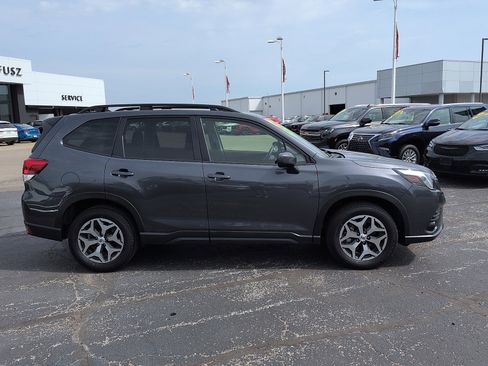Used 2024 Subaru Forester Premium AWD/4WD image 2