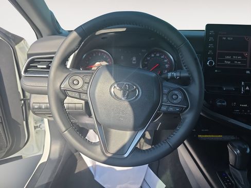 Used 2021 Toyota Camry XSE FWD image 12