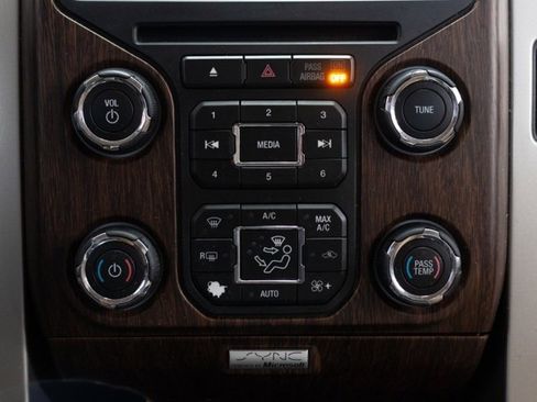 Used 2014 Ford F150 Lariat w/ Lariat Chrome Package image 18