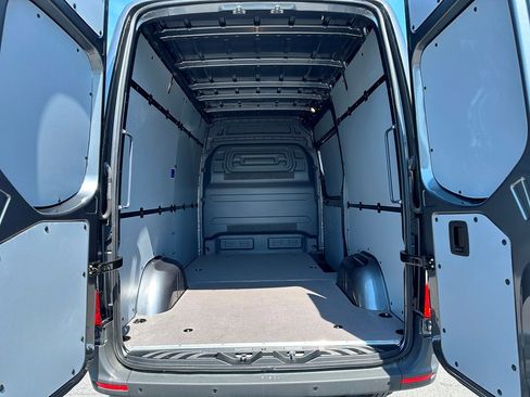 Used 2025 Mercedes-Benz Sprinter 2500 image 22