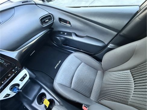 Used 2016 Toyota Prius Two image 13
