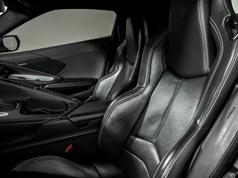 Used 2021 Chevrolet Corvette Stingray Coupe w/ Z51 Performance Package image 22