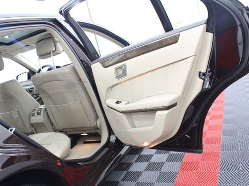 Used 2010 Mercedes-Benz E 350 4MATIC Sedan image 21