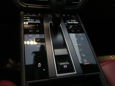 Used 2023 Porsche Macan image 22