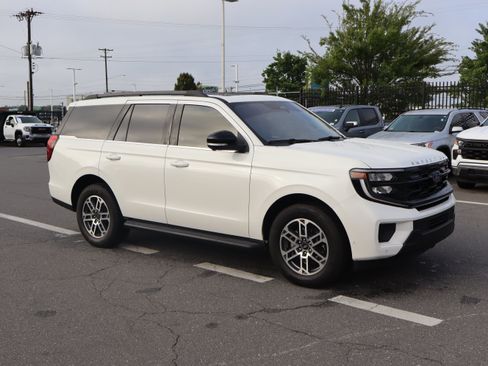 Used 2025 Ford Expedition Active RWD image 13