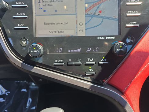 Used 2020 Toyota Camry XSE w/ Navigation Package image 21