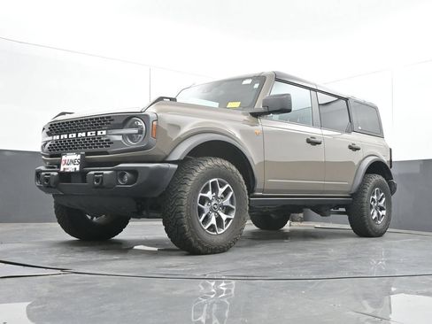 Used 2025 Ford Bronco Badlands AWD/4WD image 46