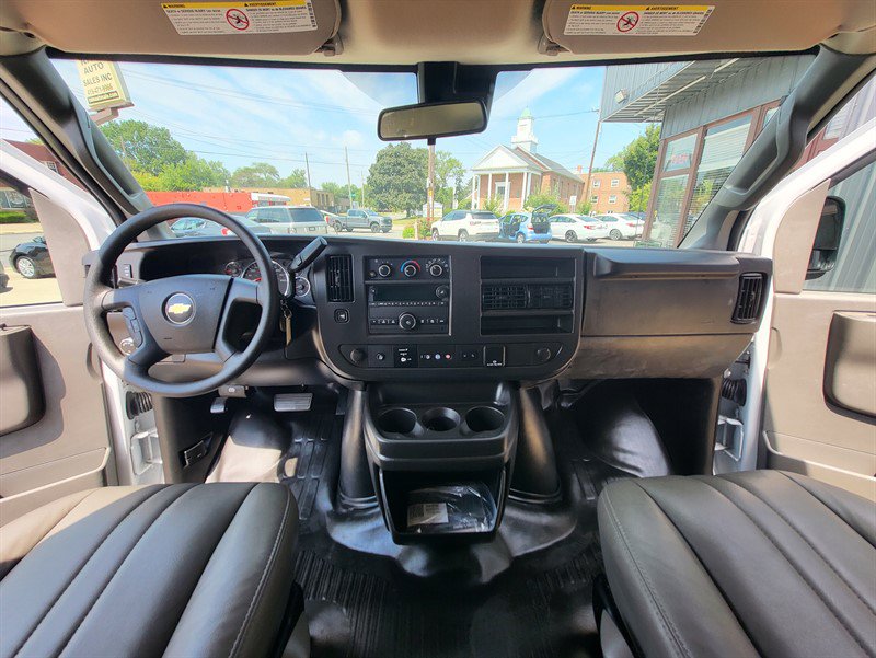 Used 2025 Chevrolet Express 3500 LS w/ Chrome Appearance Package RWD image 15