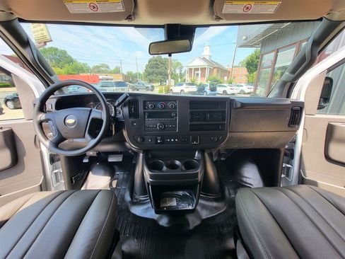 Used 2025 Chevrolet Express 3500 LS w/ Chrome Appearance Package RWD image 15