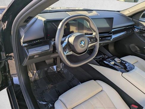 Certified 2025 BMW 530i image 10