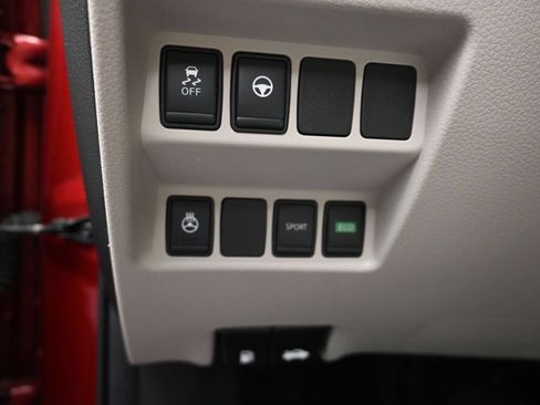 Used 2021 Nissan Rogue Sport SL FWD image 12