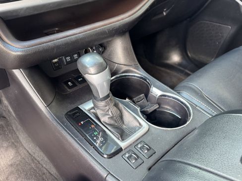 Used 2018 Toyota Highlander XLE AWD/4WD image 28
