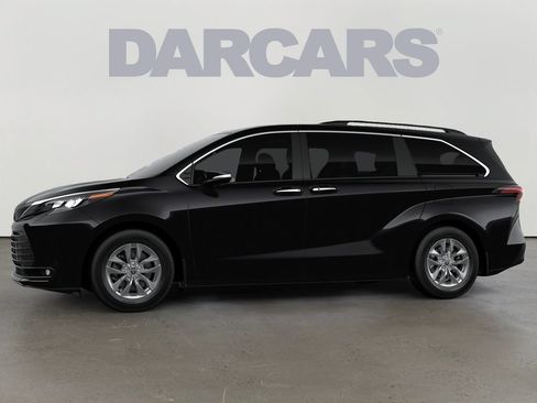 New 2026 Toyota Sienna XLE AWD/4WD image 4