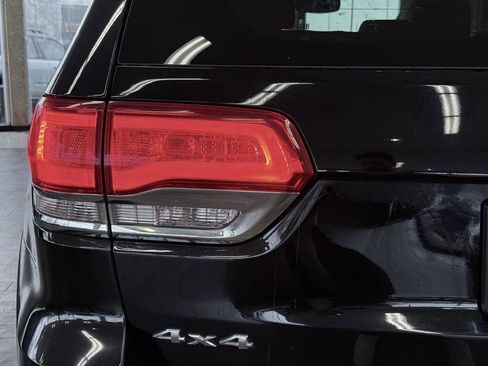 Used 2018 Jeep Grand Cherokee Overland image 16