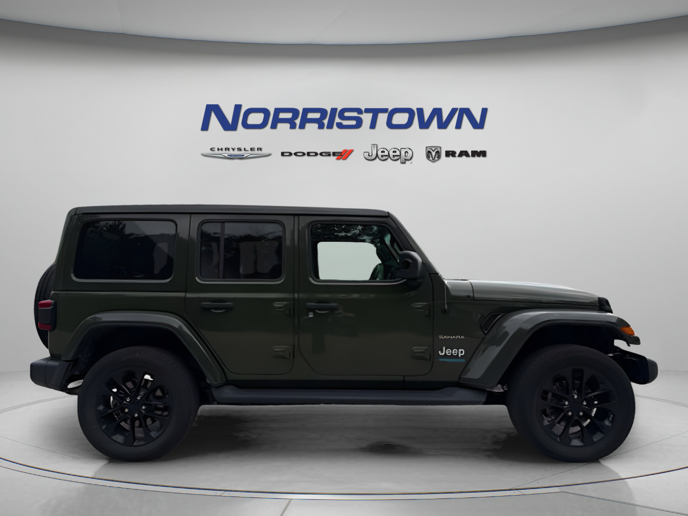 Used 2021 Jeep Wrangler Unlimited Sahara w/ Cold Weather Group AWD/4WD image 7