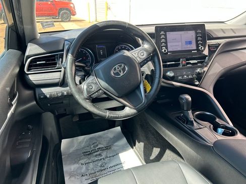 Used 2021 Toyota Camry SE image 2