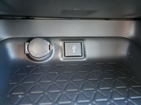 Used 2021 Toyota RAV4 LE AWD/4WD image 33