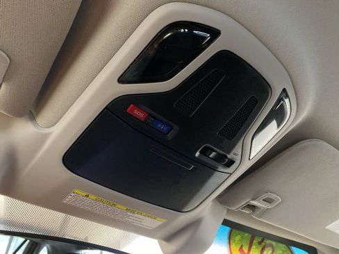 Used 2022 Subaru Outback Premium image 19