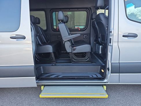 Used 2024 Mercedes-Benz Sprinter 2500 image 7