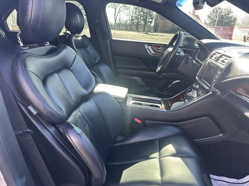 Used 2018 Lincoln Continental Premiere image 21