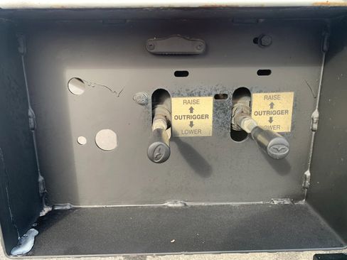 Used 2017 Ford F550 4x4 Regular Cab Super Duty image 49
