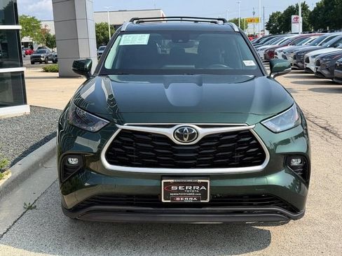 Used 2023 Toyota Highlander XLE AWD/4WD image 8
