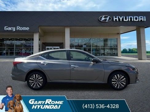 Used 2025 Nissan Altima 2.5 SV AWD/4WD image 9