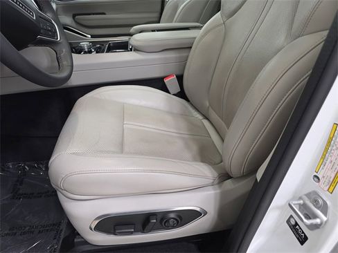 Used 2022 Jeep Wagoneer Series III w/ Premium Group I image 29