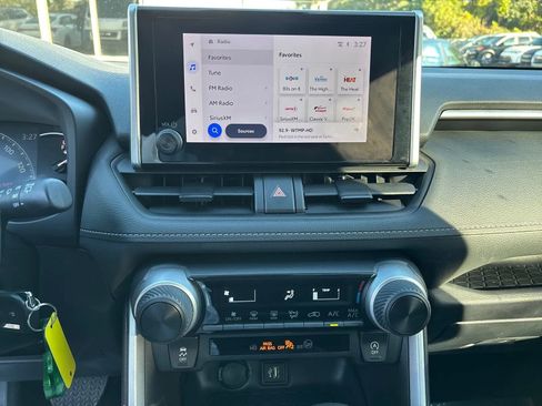 Used 2024 Toyota RAV4 LE AWD/4WD image 17