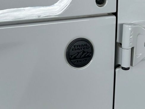 Used 2023 Jeep Wrangler Altitude image 32