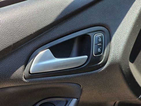 Used 2017 Ford Focus SEL FWD image 28