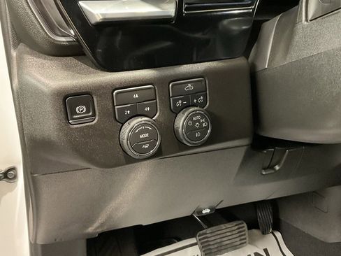 Used 2025 Chevrolet Silverado 2500 LT w/ Convenience Package image 8