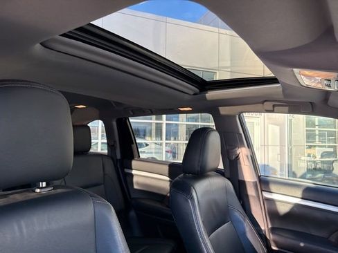 Used 2018 Toyota Highlander XLE image 36