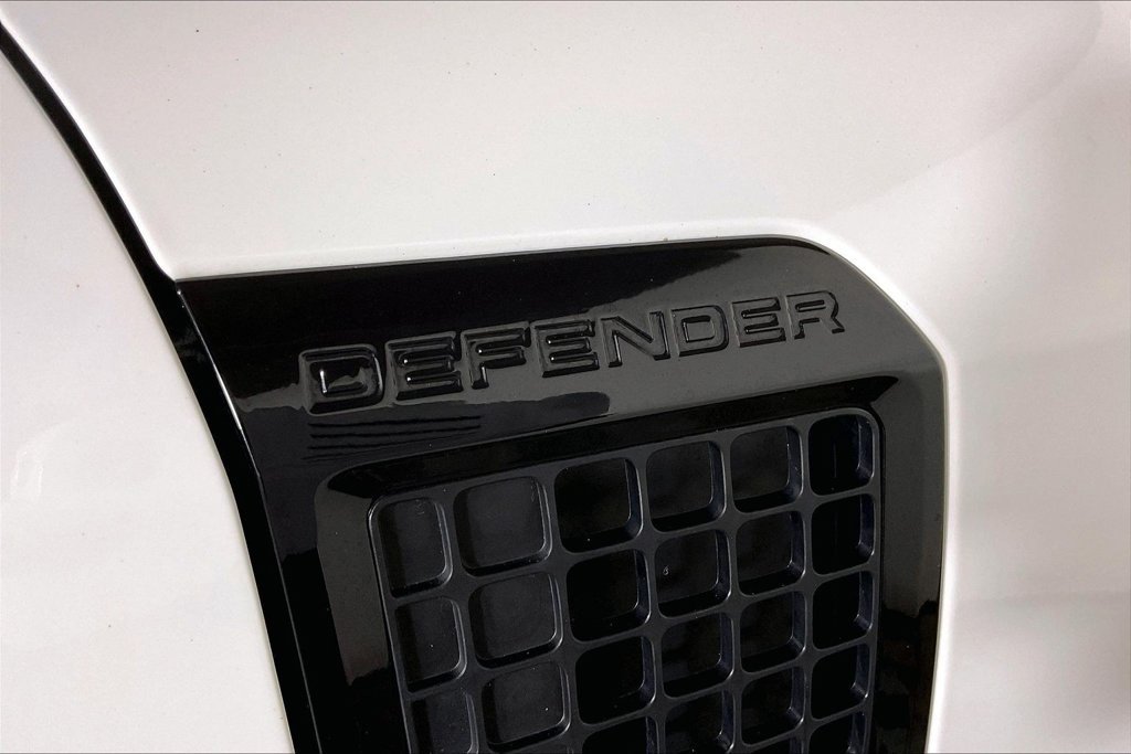 Used 2025 Land Rover Defender 110 S AWD/4WD image 7