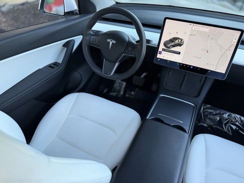 Used 2021 Tesla Model Y Long Range image 40