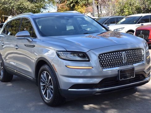 Used 2022 Lincoln Nautilus FWD w/ Premium Package image 4