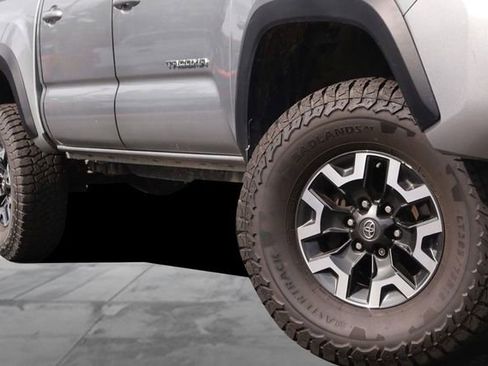 Used 2022 Toyota Tacoma TRD Off-Road w/ Technology Package AWD/4WD image 3