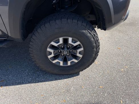 Used 2023 Toyota Tacoma TRD Off-Road AWD/4WD image 4