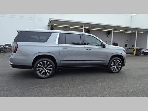 New 2026 Chevrolet Suburban High Country image 26